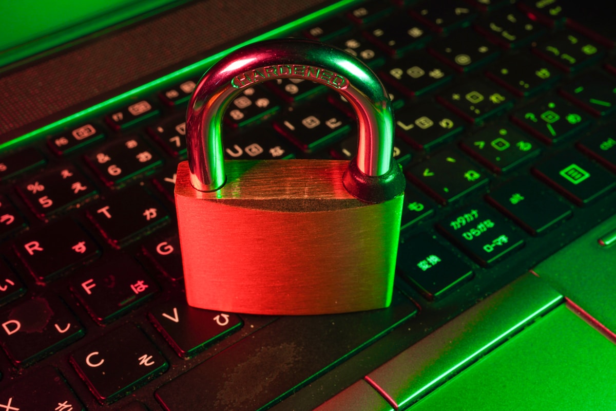 Smartphone lock screen with biometric authentication